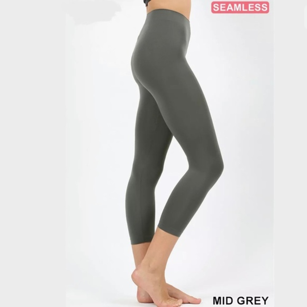PLUS Size Seamless Capri Leggings - Mid Gray